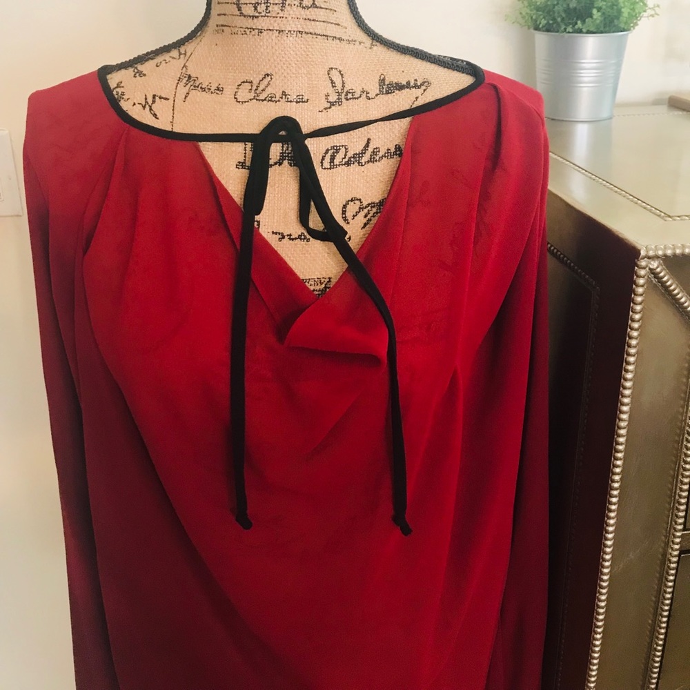MAX STUDIO BURGUNDY BLOUSE WITH BLACK TRIM